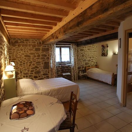 Bed and Breakfast Ferme Cidricole Hugues Desfrièches Sainte-Marguerite-de-Carrouges Habitación foto