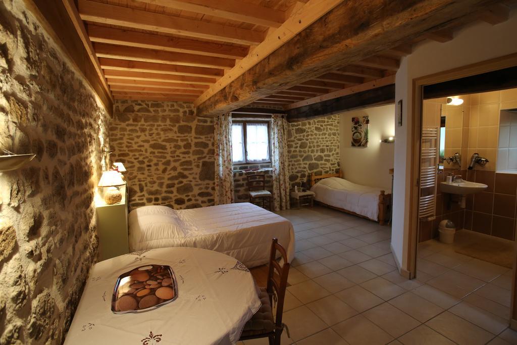 Bed and Breakfast Ferme Cidricole Hugues Desfrièches Sainte-Marguerite-de-Carrouges Habitación foto